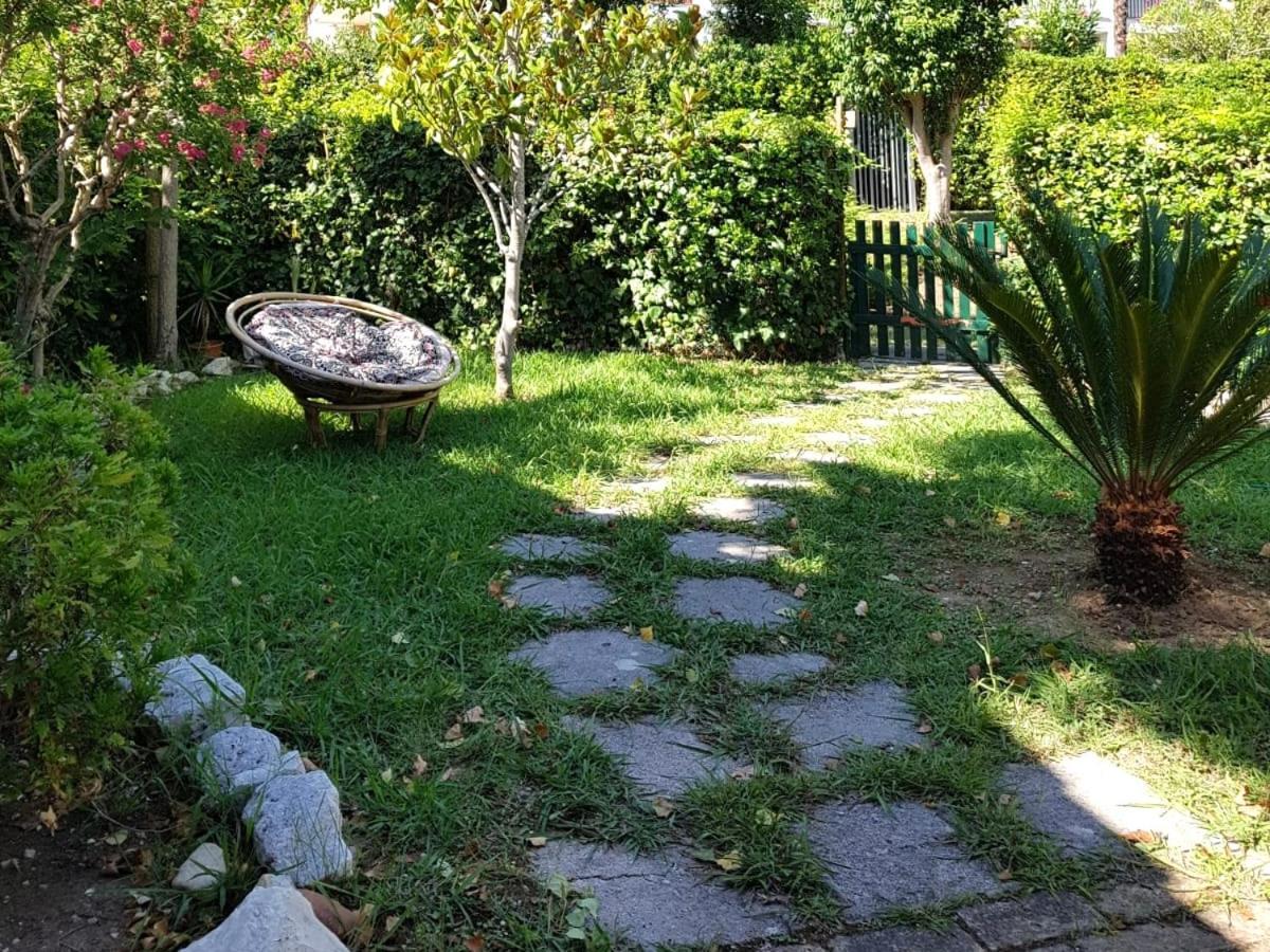 N207 - Numana, Deliziosa Villetta Con Giardino Buitenkant foto